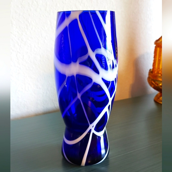 Handblown Art Glass Colbalt Blue & White Abstract Overlay Eclectic MCM Vase Gift - Picture 5 of 14